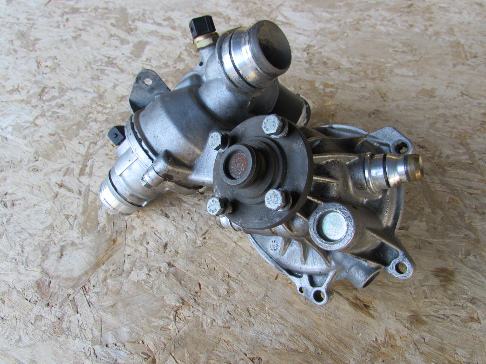 BMW Water Pump 11517524551 E60 545i E63 E64 645Ci E65 E66 745i E53